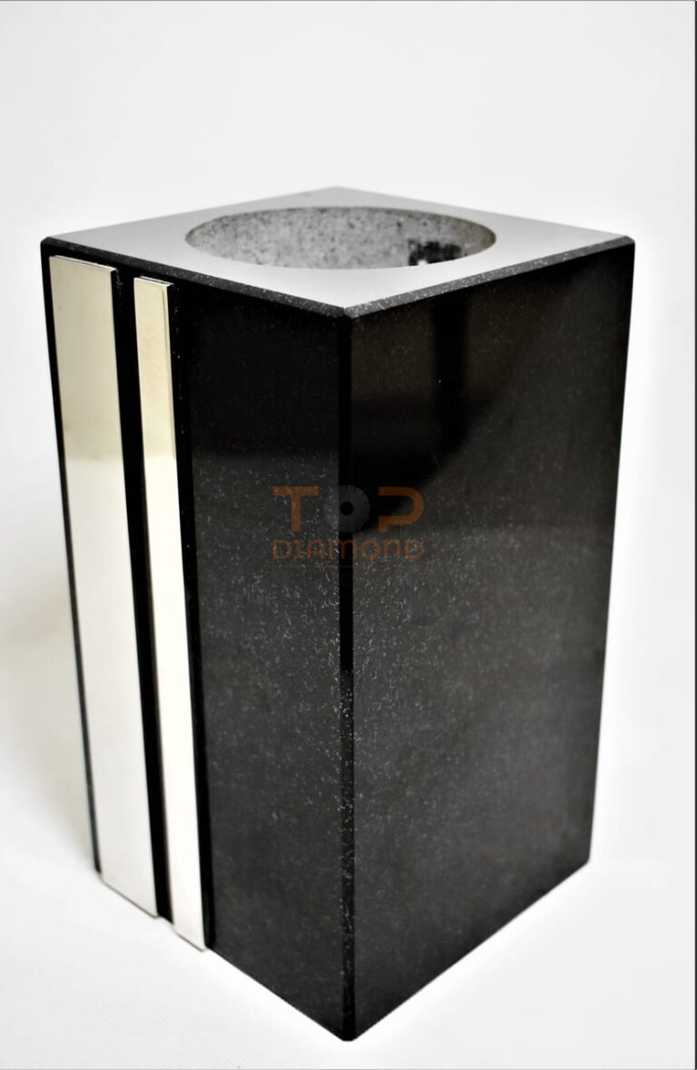 WAZON GRANITOWY SZWED KWADRATOWY Z NIERDZEWNYM ELEMENTEM 23 cm