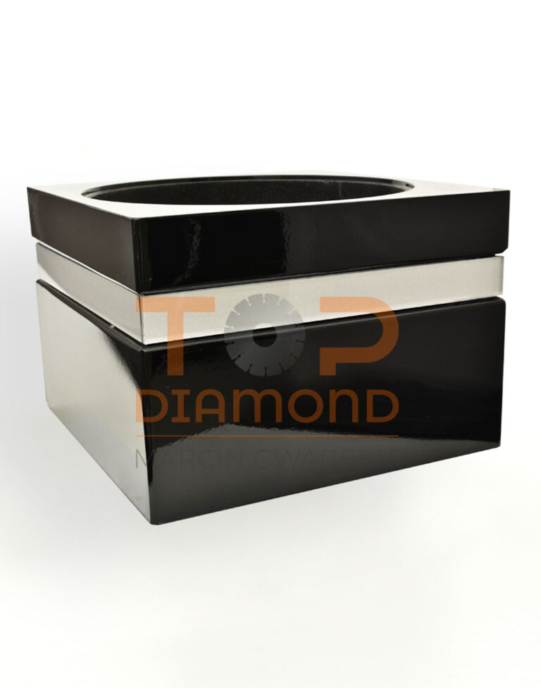 MISA NAGROBNA Z ŻYWICY CZARNA KWADRATOWA 24cm