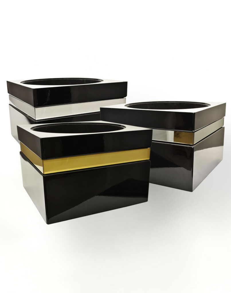 MISA NAGROBNA Z ŻYWICY CZARNA KWADRATOWA 24cm