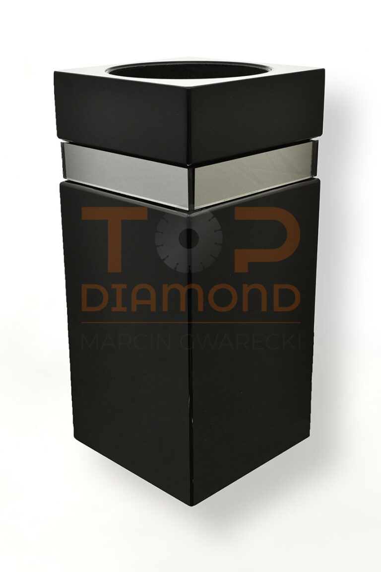 WAZON ŻYWICA CZARNY KWADRATOWY ZE WSTAWKĄ