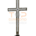 KRZYŻ ZE STALI NIERDZEWNEJ Z PŁASKOWNIKIEM W RAMCE